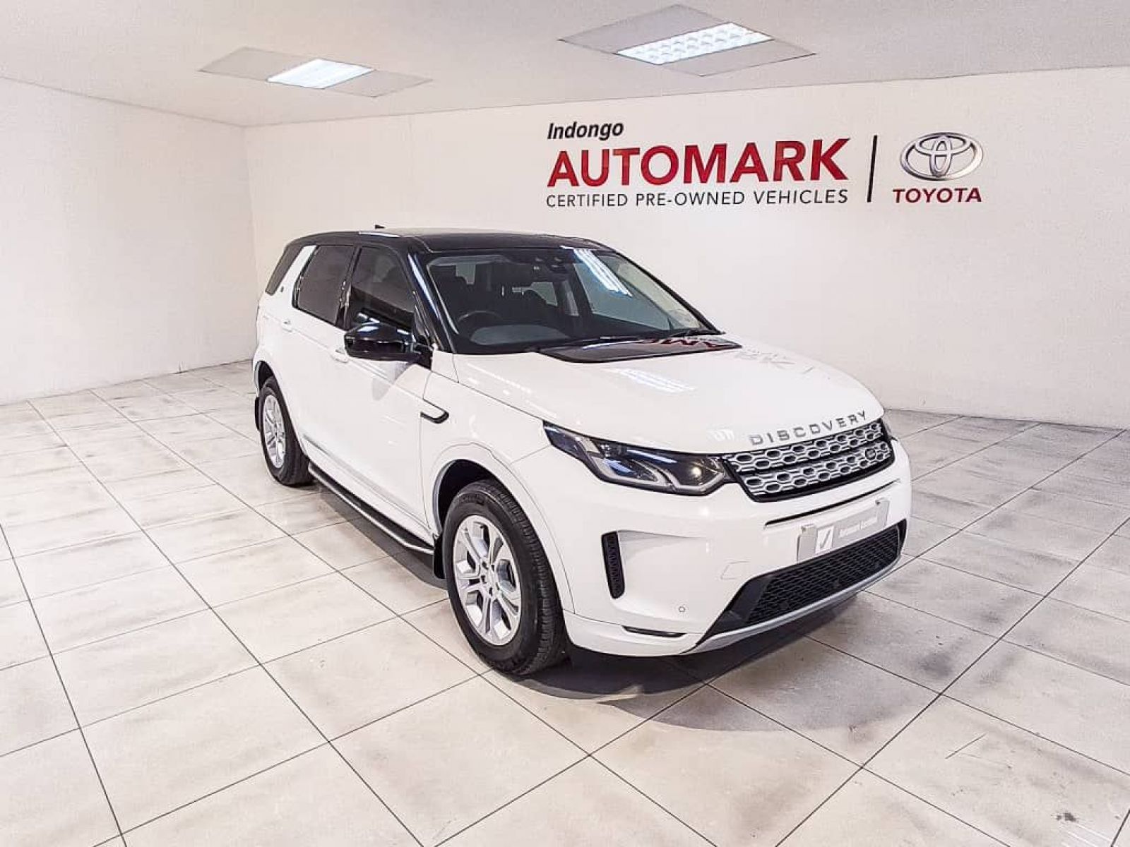 Lyalonga Land Rover Discovery atulanditha mo Namibia