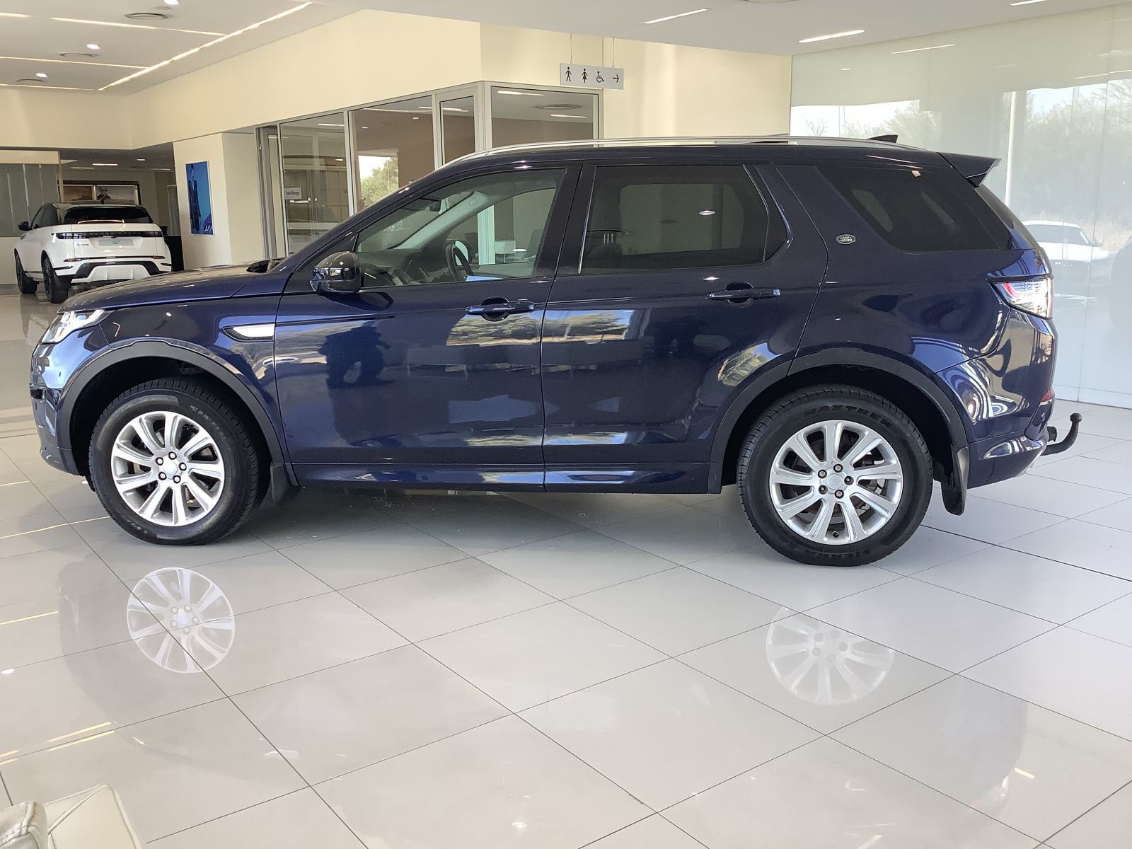 Lyalonga Land Rover Discovery atulanditha mo Namibia