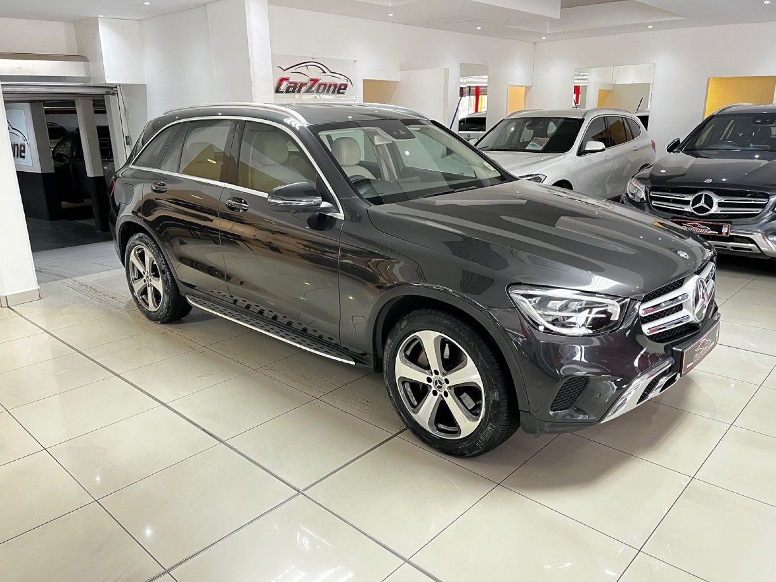 Lyalonga Mercedes-Benz GLC atulanditha mo Namibia