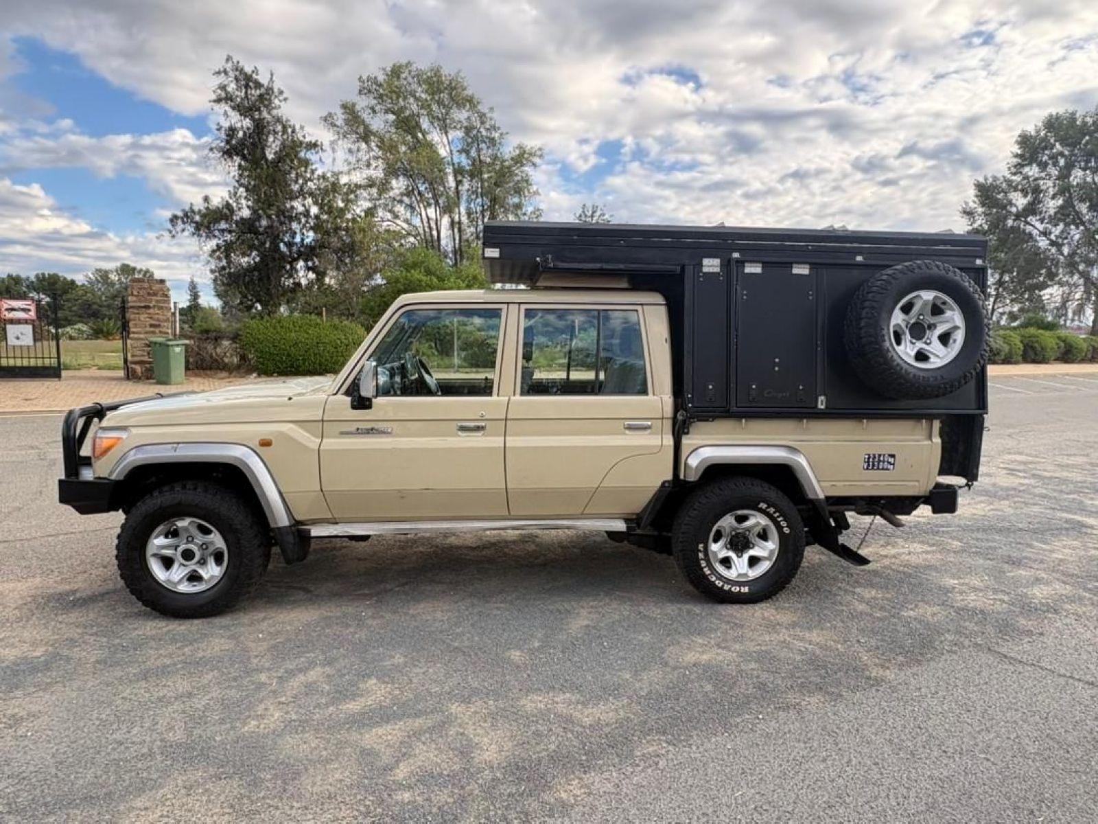 Lyalonga Toyota Land Cruiser atulanditha mo Namibia