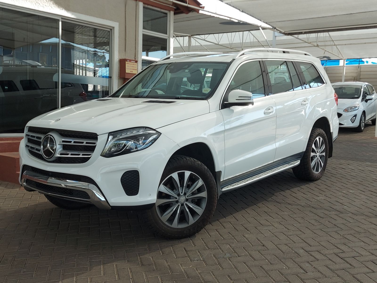 Lyalonga Mercedes-Benz GLS atulanditha mo Namibia