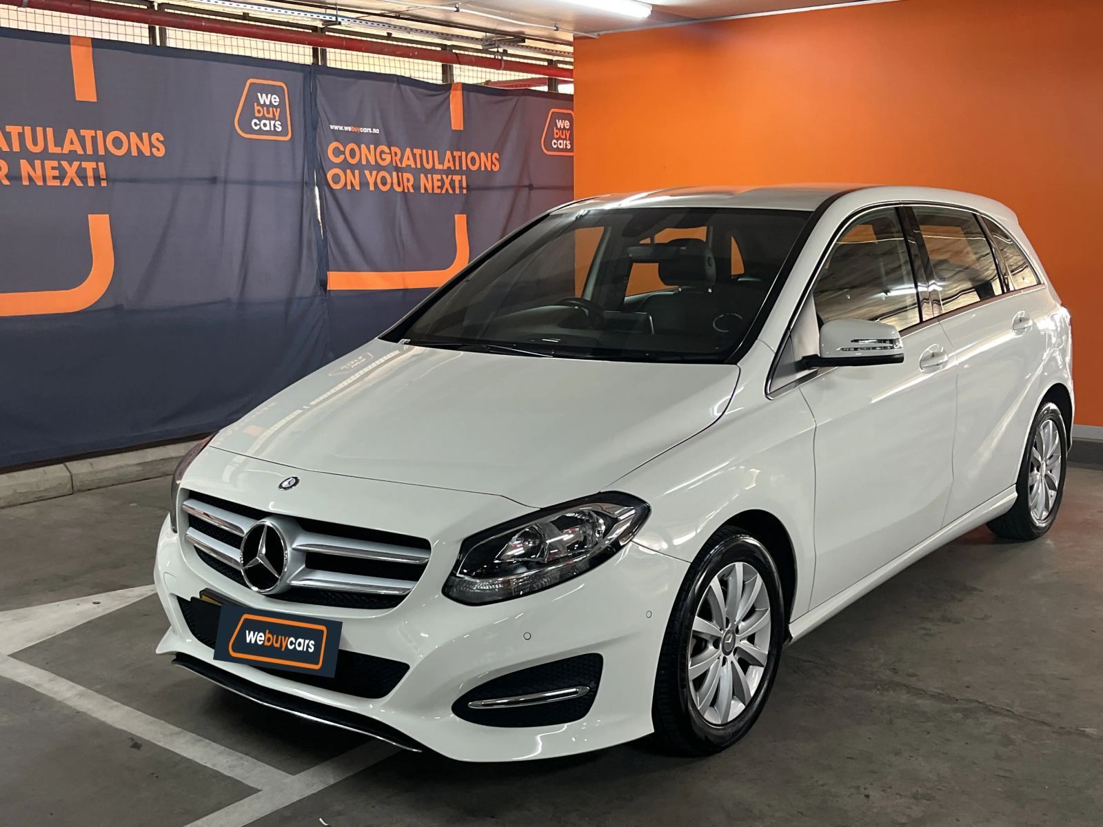 Lyalonga Mercedes-Benz B Class atulanditha mo Namibia