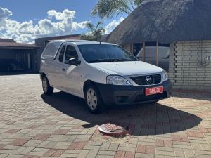 Nissan NP200