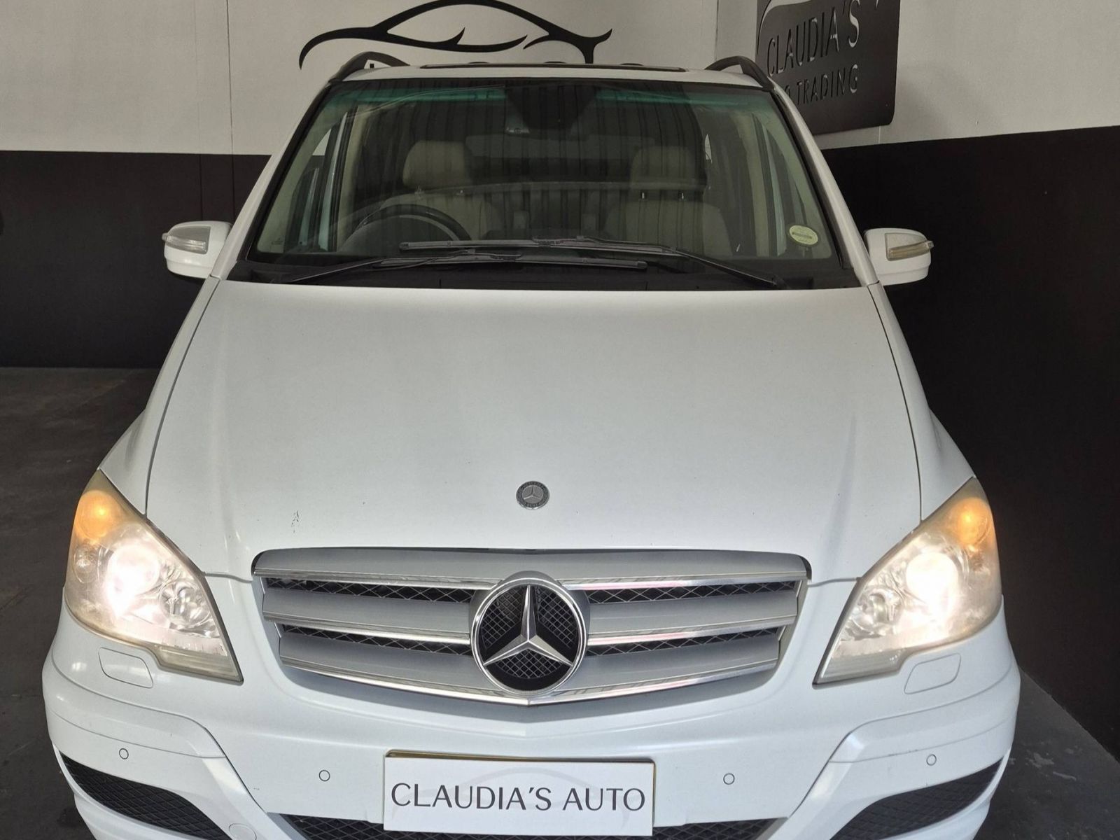 Lyalonga Mercedes-Benz V Class atulanditha mo Namibia