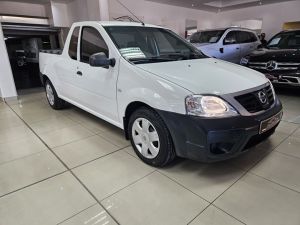 Nissan NP200