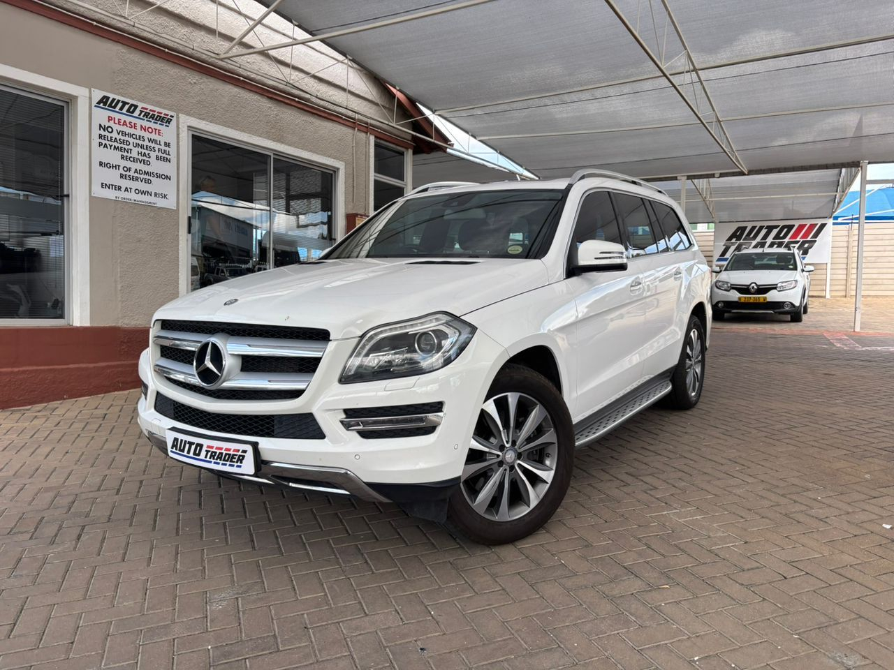 Lyalonga Mercedes-Benz GL Class atulanditha mo Namibia
