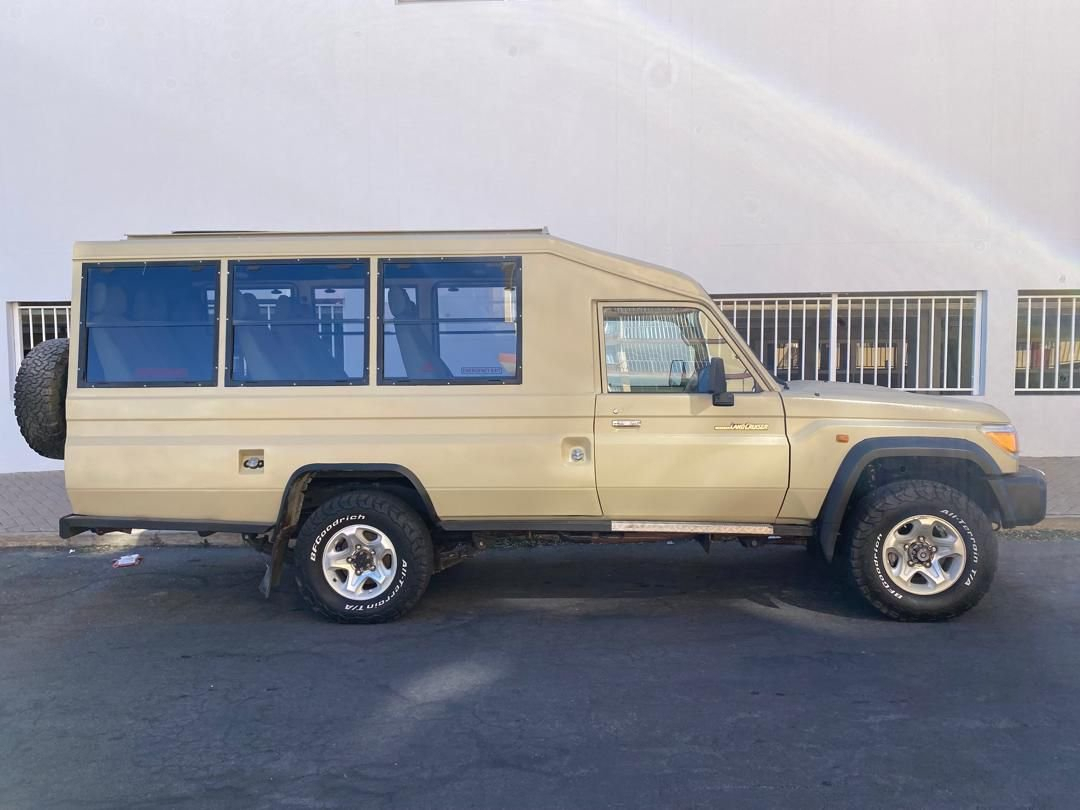 Lyalonga Toyota Land Cruiser atulanditha mo Namibia