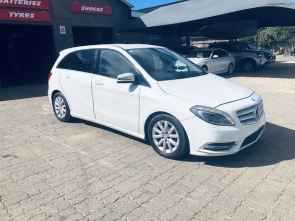 Lyalonga Mercedes-Benz B Class atulanditha mo Namibia