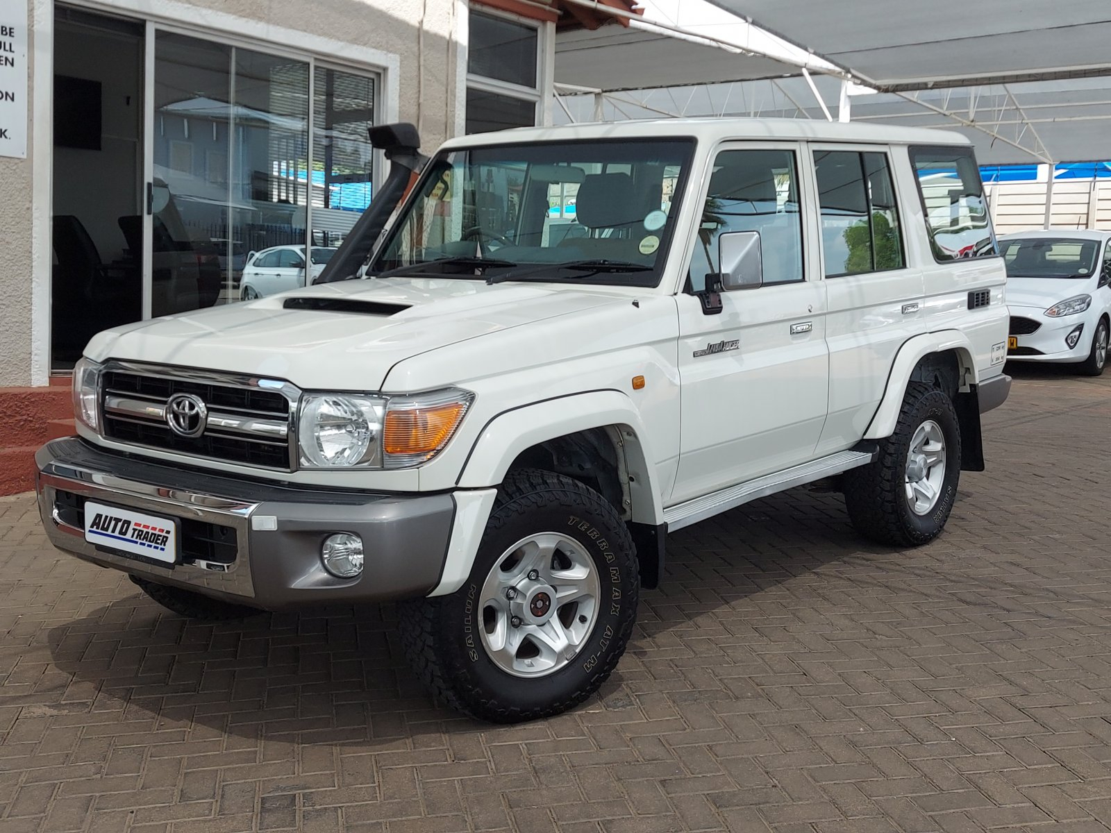 Lyalonga Toyota Land Cruiser atulanditha mo Namibia