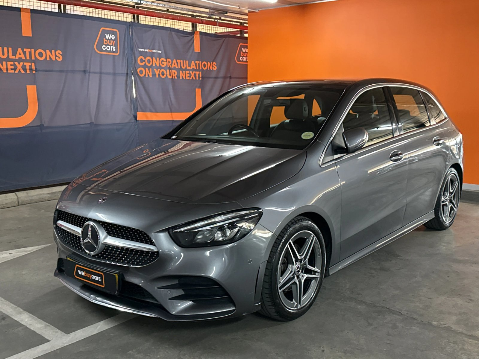 Lyalonga Mercedes-Benz B Class atulanditha mo Namibia