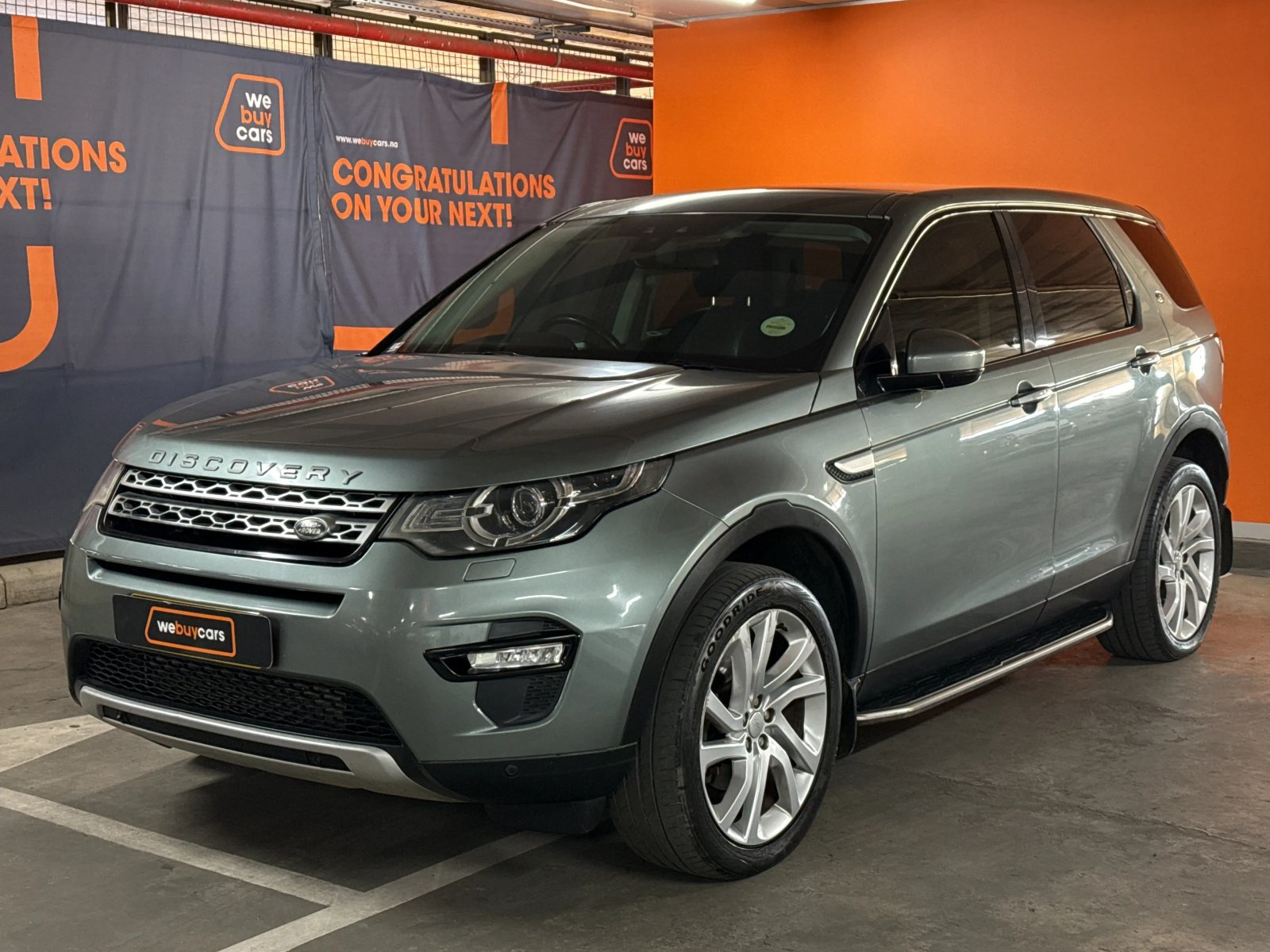 Lyalonga Land Rover Discovery atulanditha mo Namibia