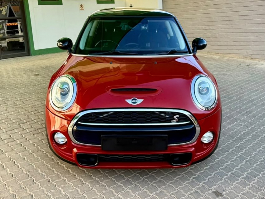 Lyalonga Mini Cooper atulanditha mo Namibia