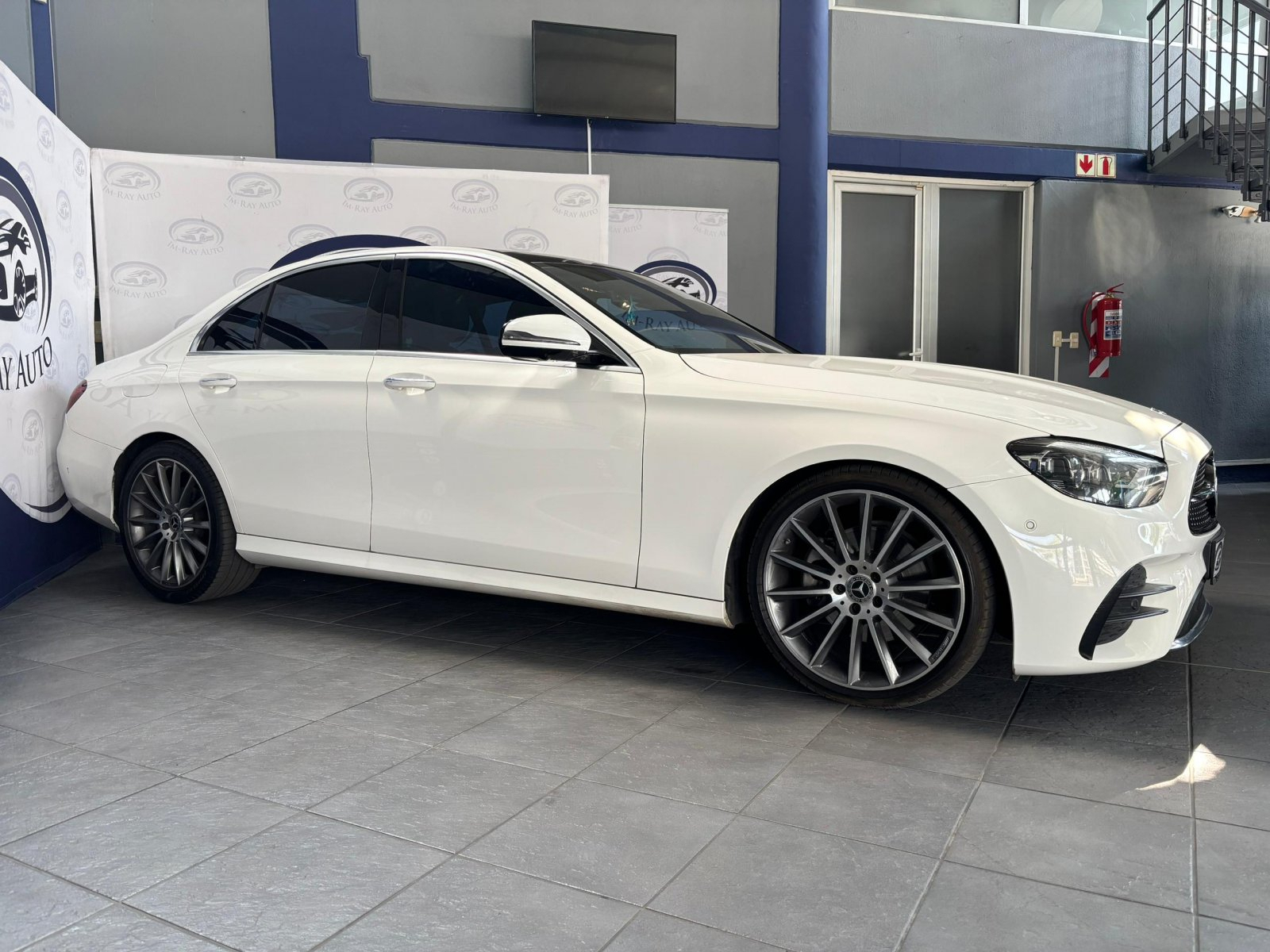 Lyalonga Mercedes-Benz E Class atulanditha mo Namibia