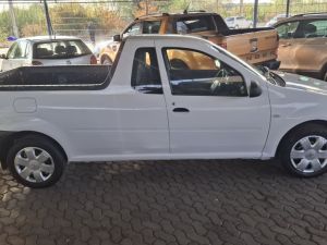 Nissan NP200