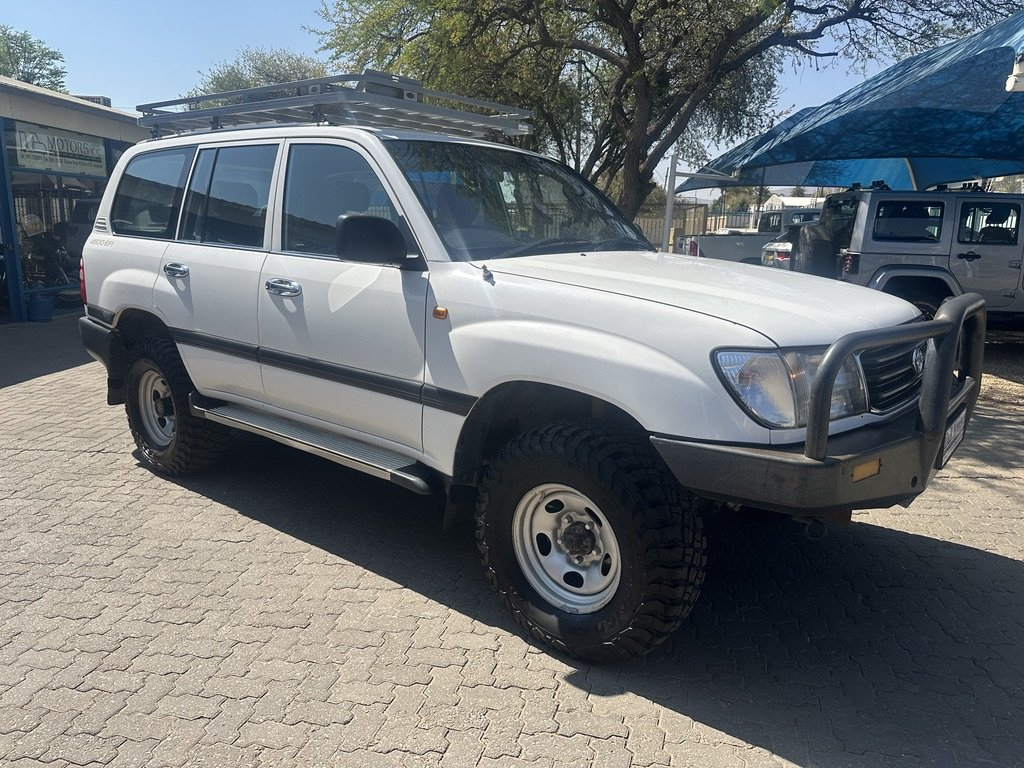 Lyalonga Toyota Land Cruiser atulanditha mo Namibia